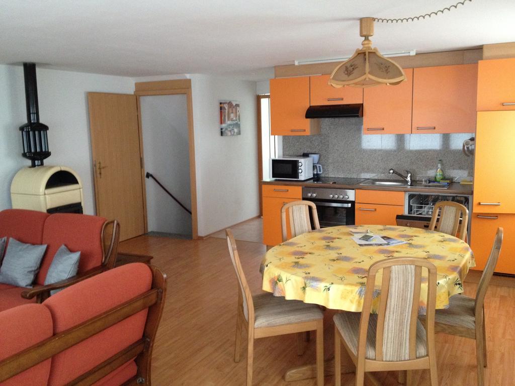Casa Aurora Sedrun Quarto foto