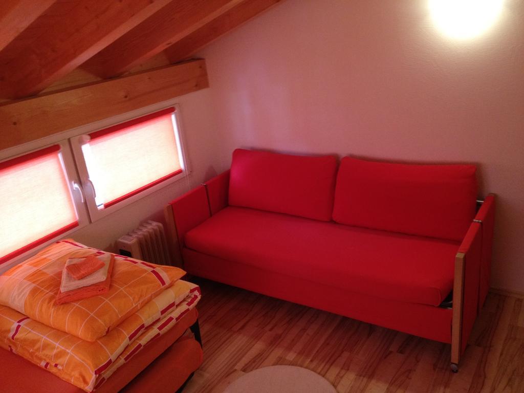 Casa Aurora Sedrun Quarto foto