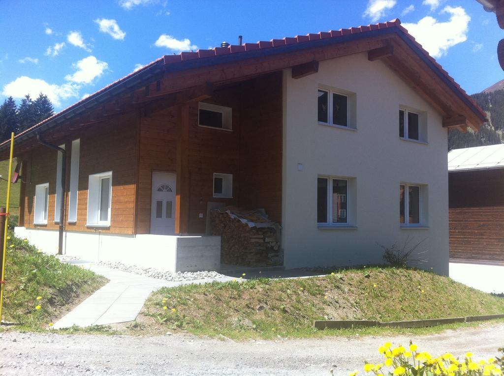 Casa Aurora Sedrun Quarto foto