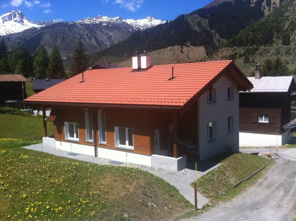 Casa Aurora Sedrun Quarto foto